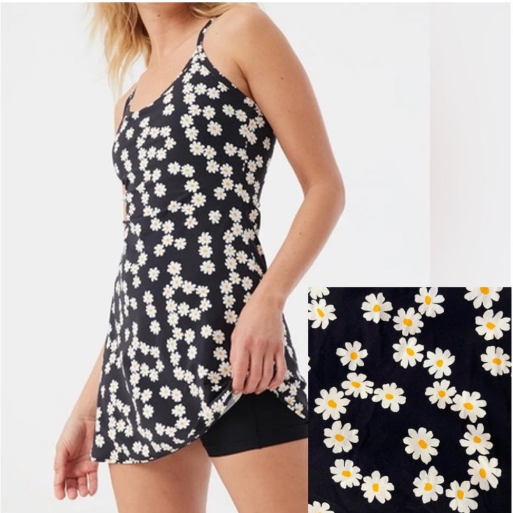 Outdoor voices exercise dress daisy chain size small